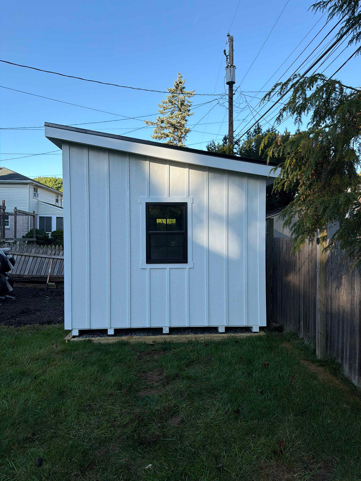 10x14 Studio Modern Finished Interior