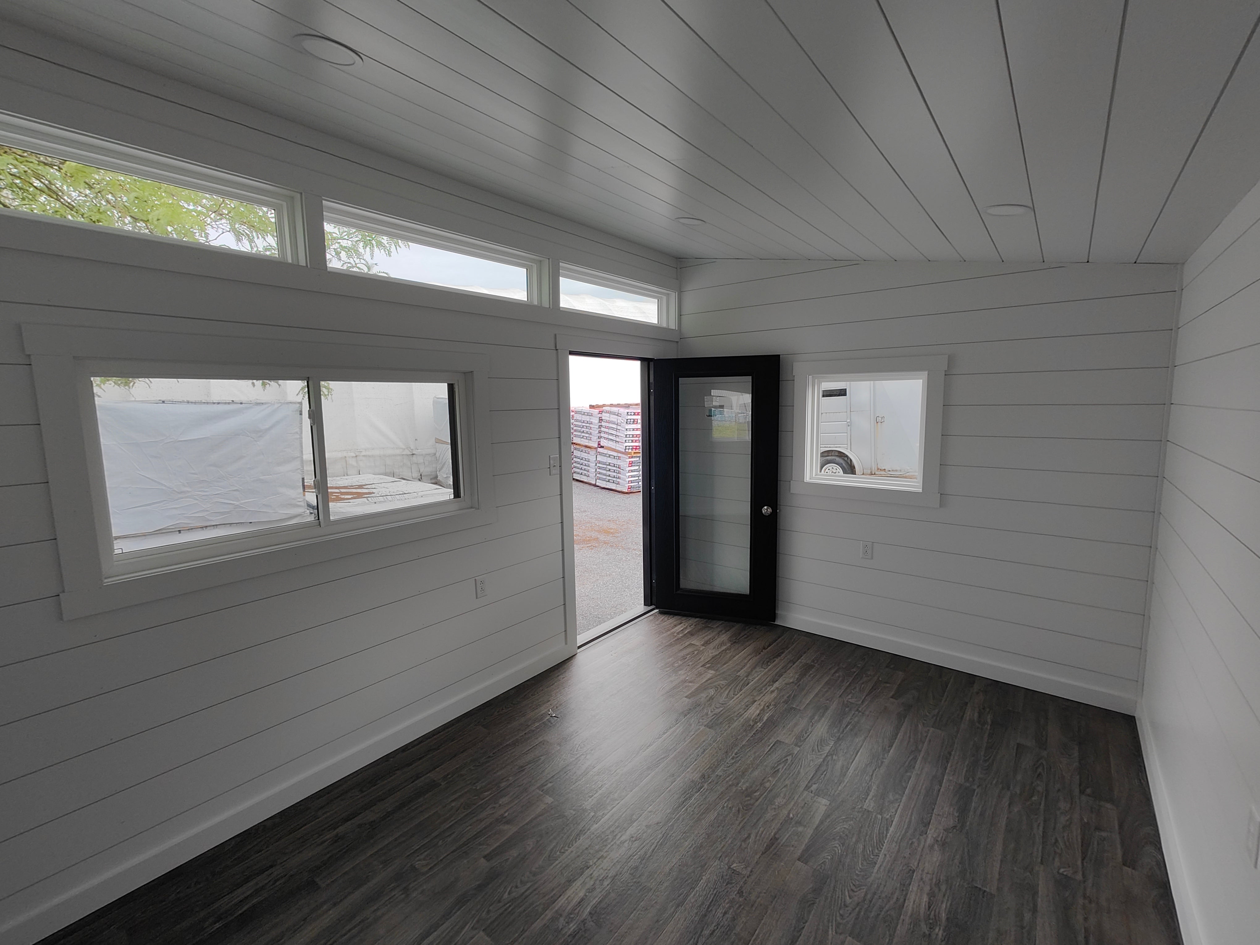 10x14 Studio Modern